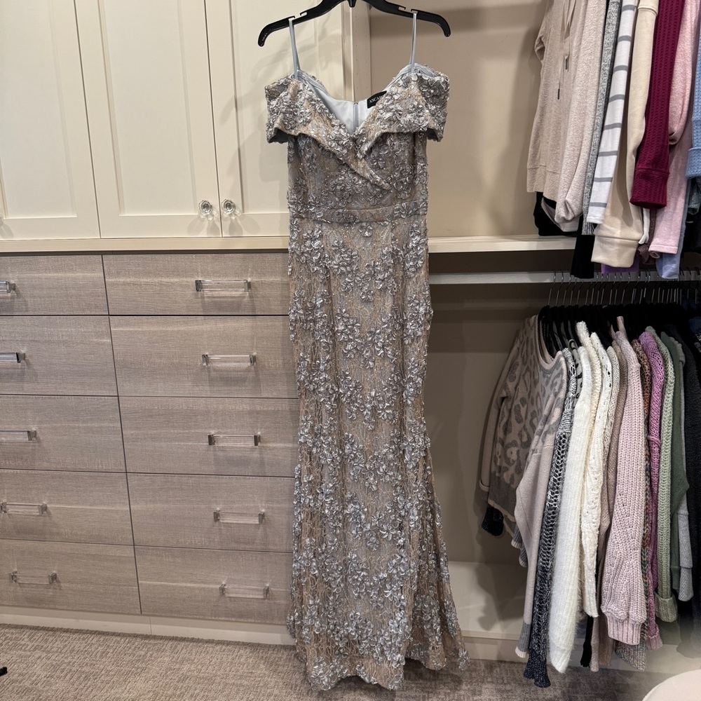 Xscape Silver Sequin Sleeveless Gown NWT - Picture 3 of 5